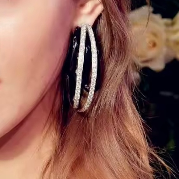 Jewelry - 💜10/$25💜NEW Large Silver Rhinestone Hoop Earrings